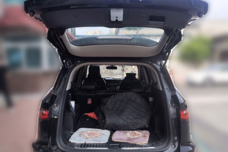 Used Zotye T800 2018 2.0T Automatic Luxury Connected 7-Seater Trunk