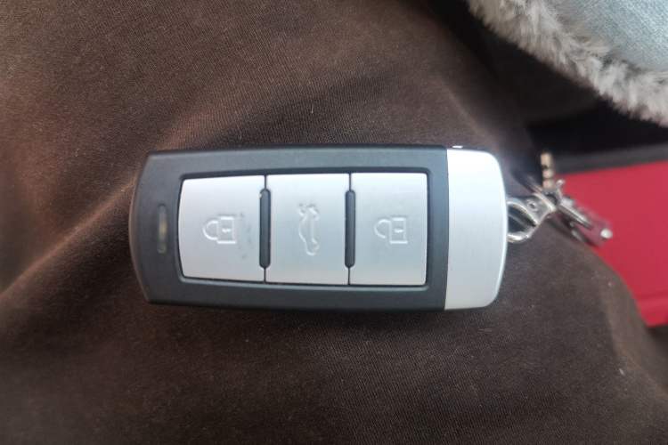 Used Zotye T800 2018 2.0T Automatic Luxury Connected 7-Seater Vehicle Key