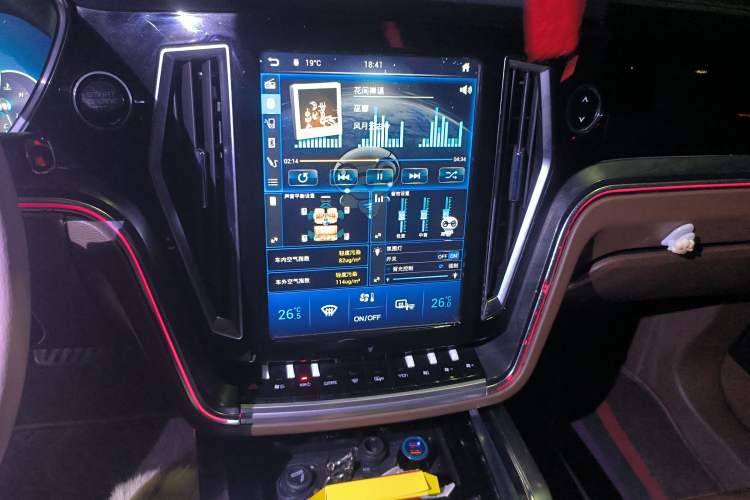Used Zotye T800 2018 2.0T Automatic Prestige Smart Connectivity 7-Seater Audio And AC Panel