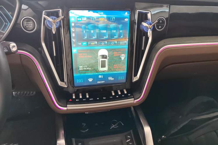 Used Zotye T800 2018 2.0T Automatic Prestige Smart Connectivity 7-Seater Audio And AC Panel