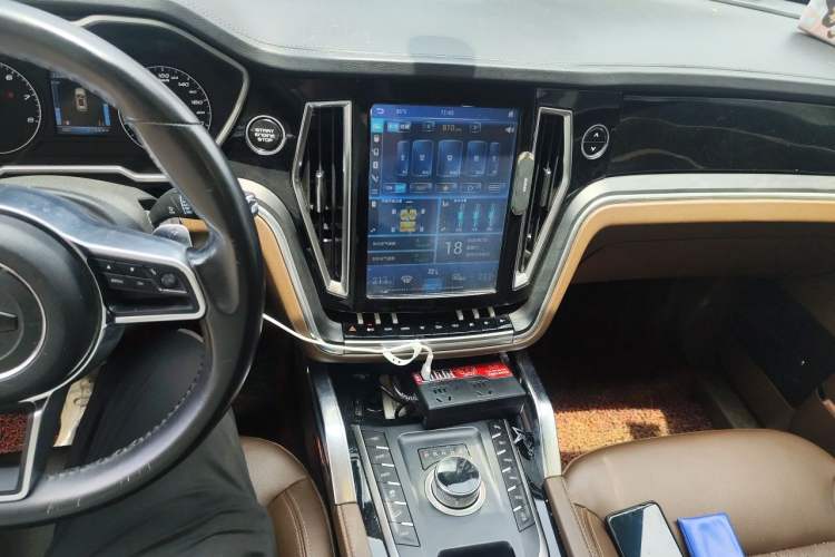 Used Zotye T800 2018 2.0T Automatic Luxury Connected 7-Seater Audio And AC Panel