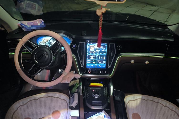 Used Zotye T800 2018 2.0T Automatic Prestige Smart Connectivity 7-Seater Center Console