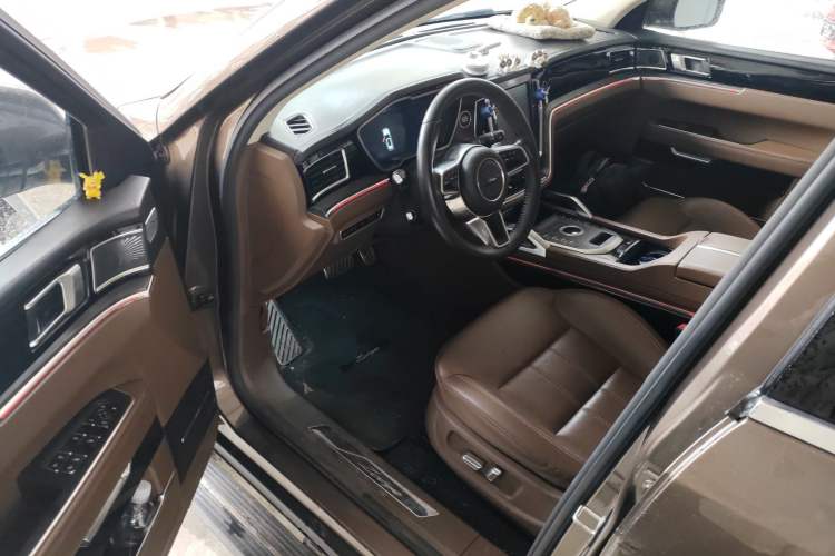 Used Zotye T800 2018 2.0T Automatic Prestige Smart Connectivity 7-Seater Driver Seat