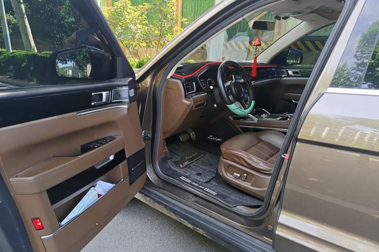 Used Zotye T800 2018 2.0T Automatic Luxury Connected 7-Seater Driver Seat