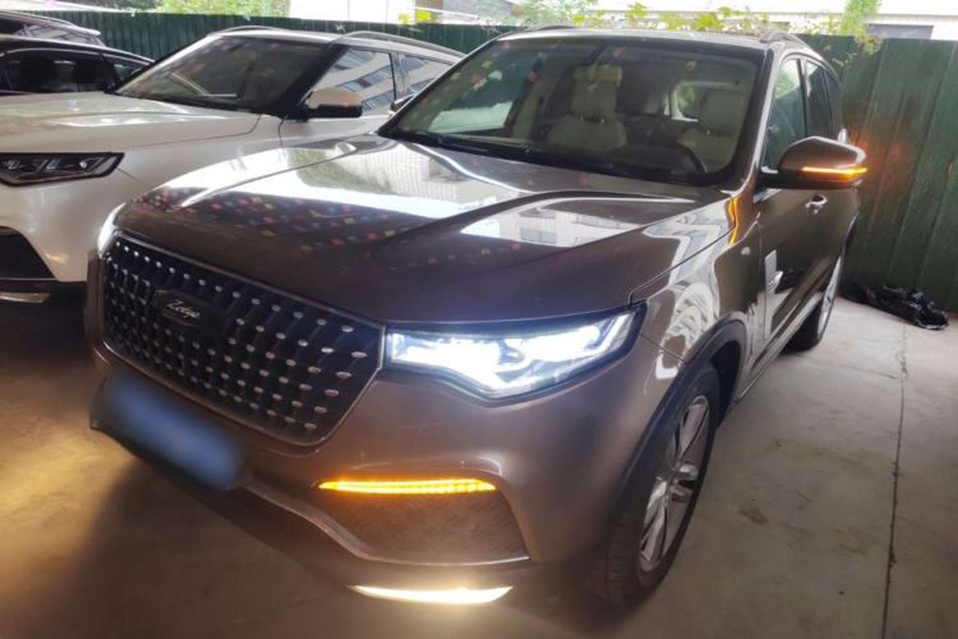 Used Zotye T800 2018 2.0T Automatic Luxury Connected 7-Seater Front Left 45 Deg