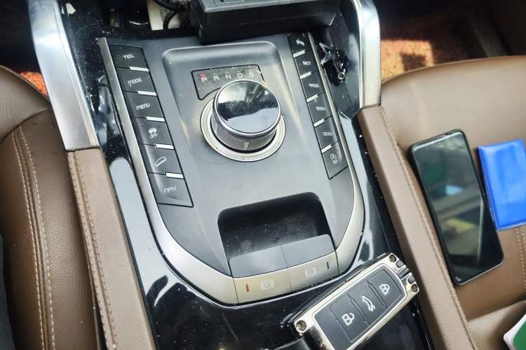 Used Zotye T800 2018 2.0T Automatic Luxury Connected 7-Seater Gear Lever