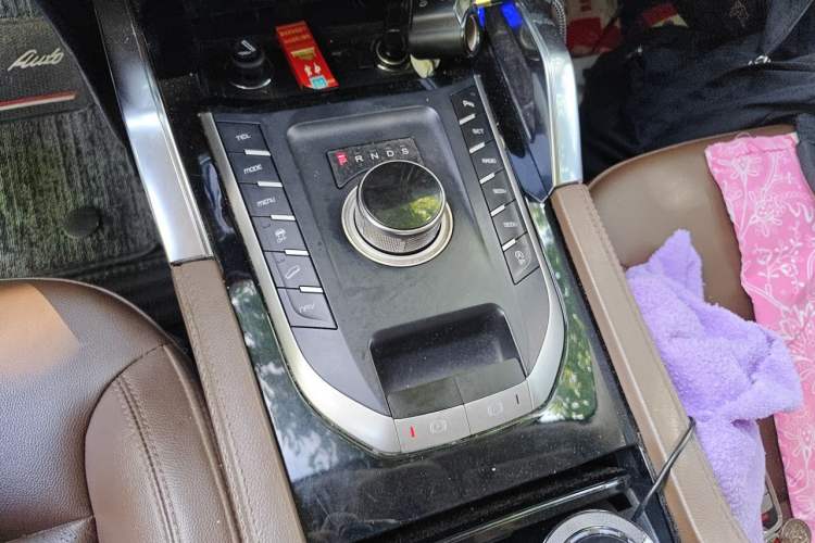Used Zotye T800 2018 2.0T Automatic Luxury Connected 7-Seater Gear Lever