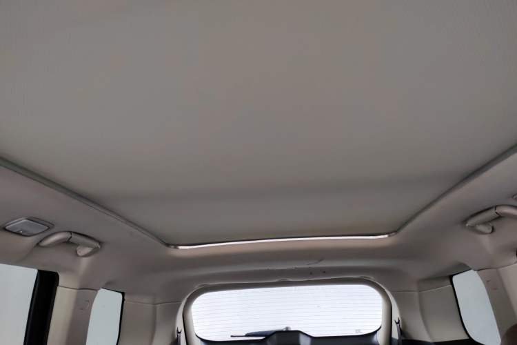 Used Zotye T800 2018 2.0T Automatic Prestige Smart Connectivity 7-Seater Headliner