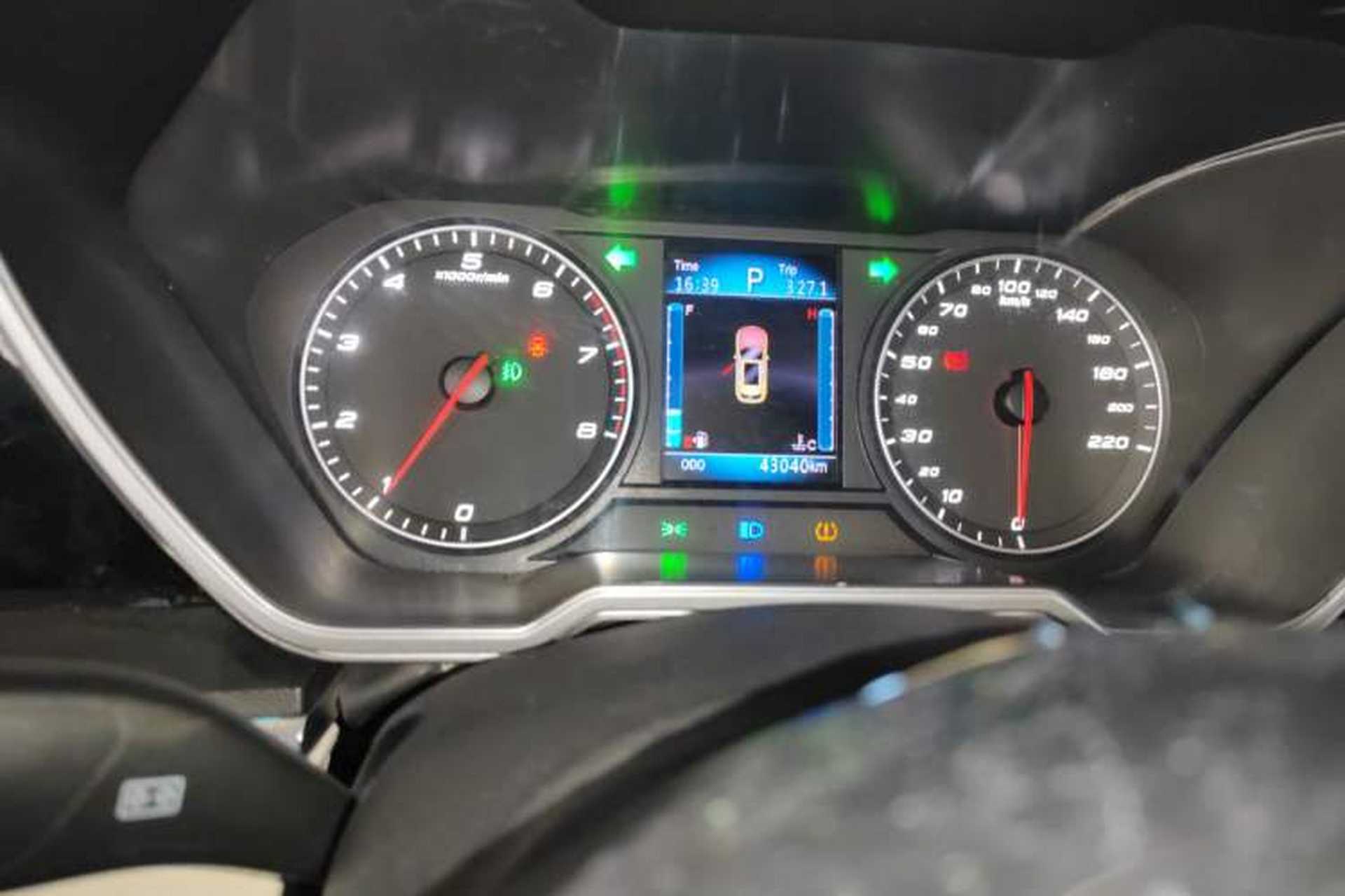 Used Zotye T800 2018 2.0T Automatic Luxury Connected 7-Seater Instrument Cluster