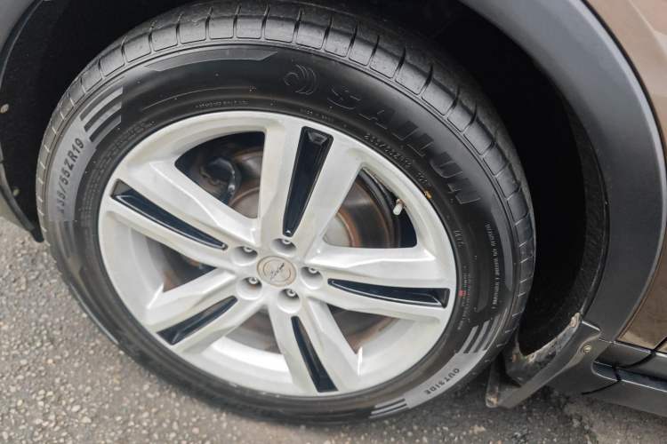 Used Zotye T800 2018 2.0T Automatic Prestige Smart Connectivity 7-Seater Left Front Wheel Hub