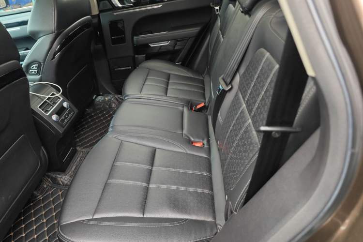 Used Zotye T800 2018 2.0T Automatic Prestige Smart Connectivity 7-Seater Left Rear Seat