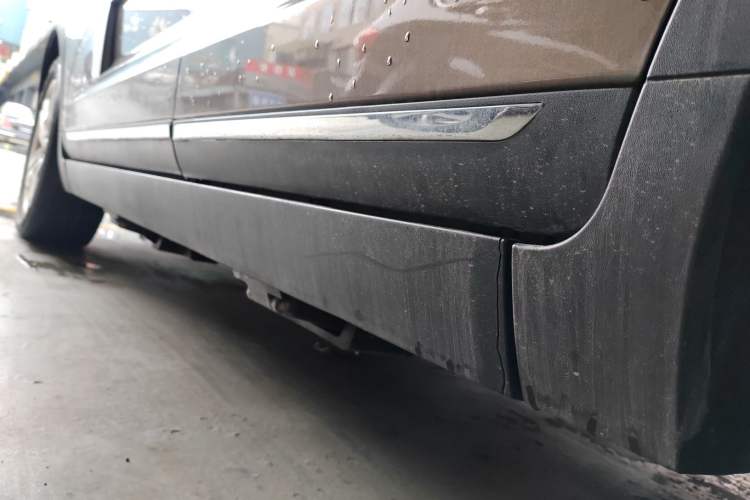 Used Zotye T800 2018 2.0T Automatic Prestige Smart Connectivity 7-Seater Left Side Sill