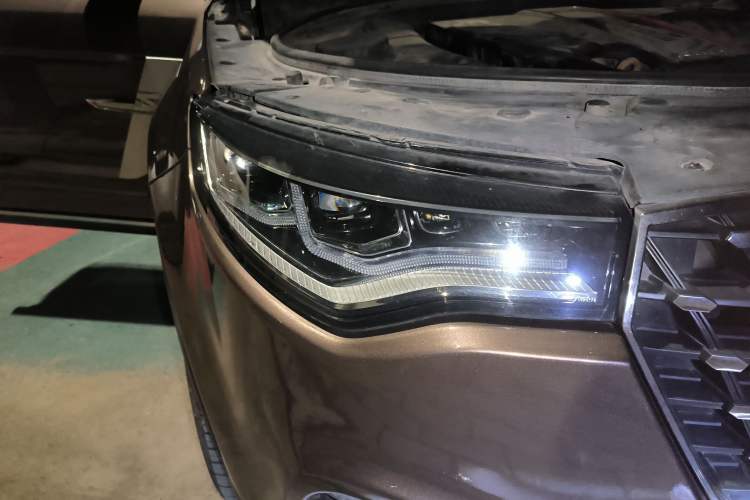 Used Zotye T800 2018 2.0T Automatic Prestige Smart Connectivity 7-Seater Right Front Headlight