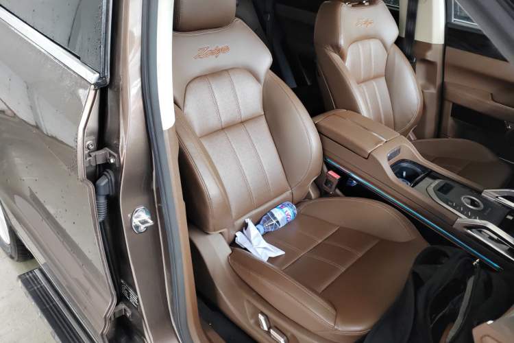 Used Zotye T800 2018 2.0T Automatic Prestige Smart Connectivity 7-Seater Right Front Seat