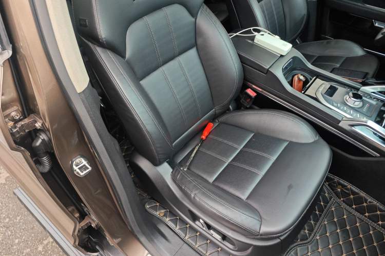 Used Zotye T800 2018 2.0T Automatic Prestige Smart Connectivity 7-Seater Right Front Seat
