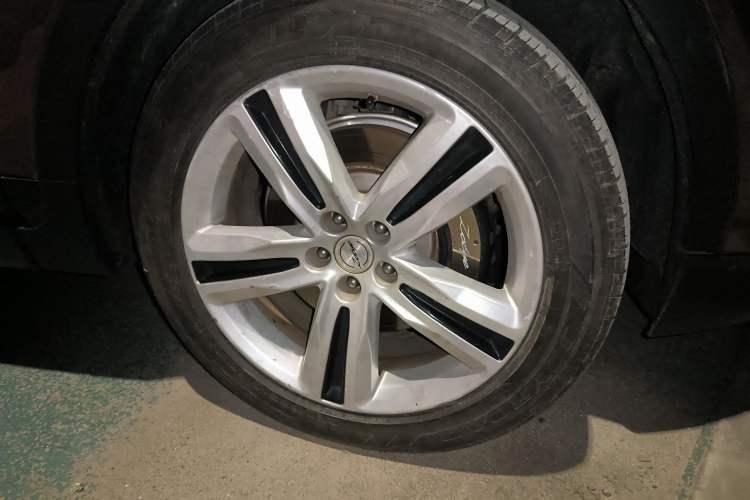 Used Zotye T800 2018 2.0T Automatic Prestige Smart Connectivity 7-Seater Right Front Wheel Hub