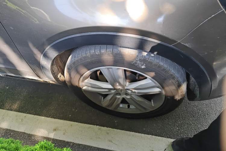 Used Zotye T800 2018 2.0T Automatic Luxury Connected 7-Seater Right Front Wheel Hub