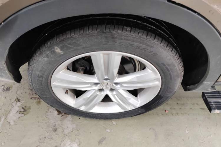 Used Zotye T800 2018 2.0T Automatic Prestige Smart Connectivity 7-Seater Right Rear Wheel Hub
