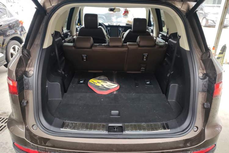 Used Zotye T800 2018 2.0T Automatic Prestige Smart Connectivity 7-Seater Trunk