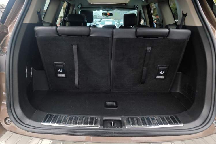 Used Zotye T800 2018 2.0T Automatic Prestige Smart Connectivity 7-Seater Trunk