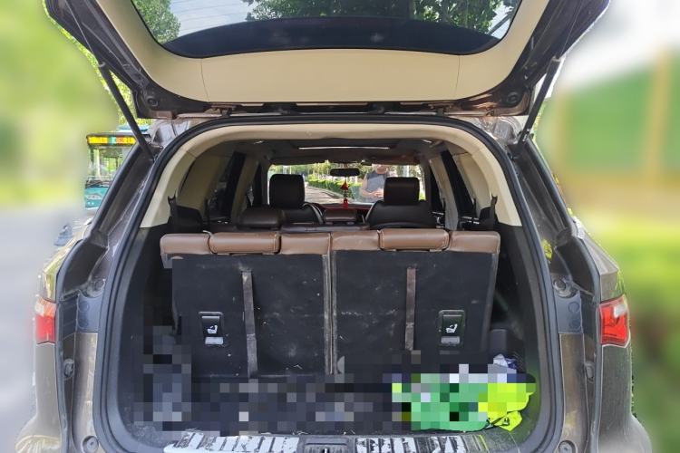 Used Zotye T800 2018 2.0T Automatic Luxury Connected 7-Seater Trunk