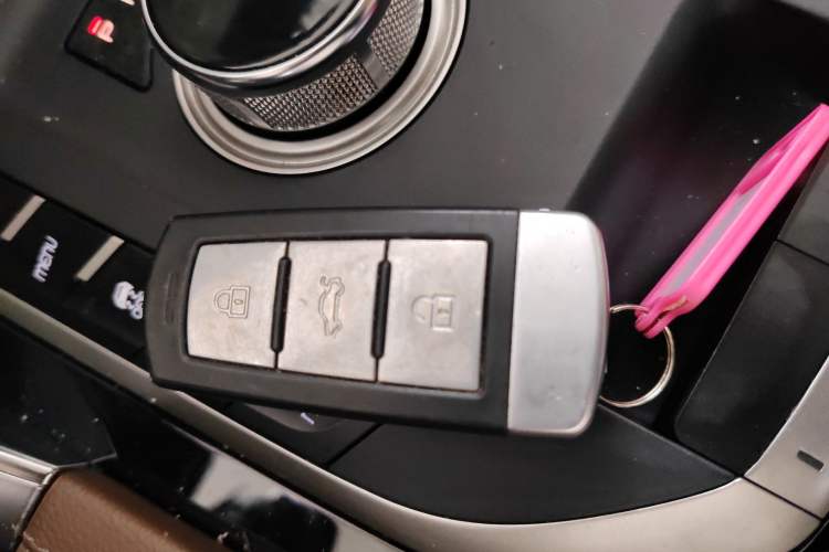 Used Zotye T800 2018 2.0T Automatic Prestige Smart Connectivity 7-Seater Vehicle Key