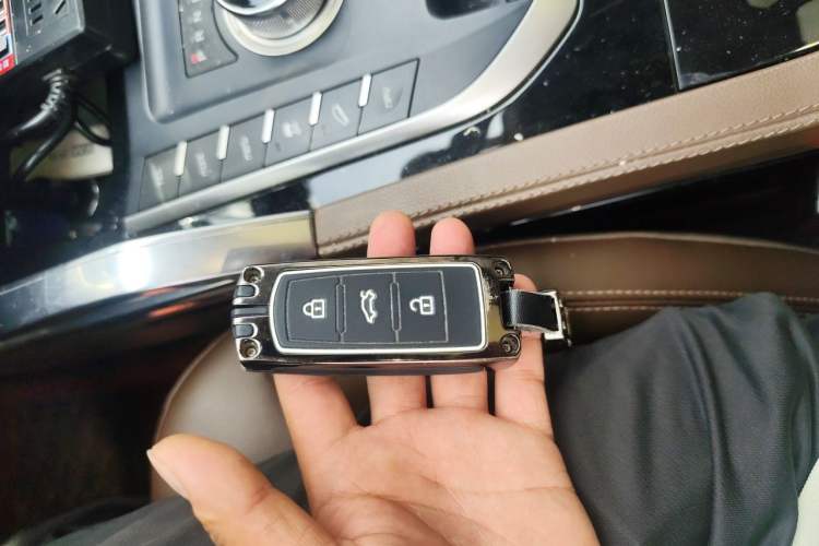 Used Zotye T800 2018 2.0T Automatic Luxury Connected 7-Seater Vehicle Key