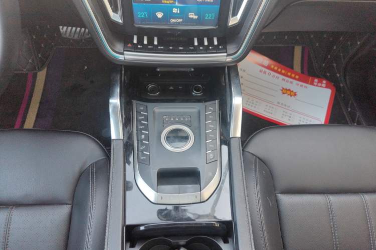 Used Zotye T800 2018 2.0T Automatic Prestige Smart Connectivity 7-Seater Gear Lever