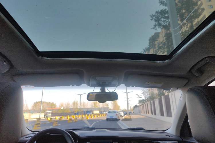 Used Zotye T800 2018 2.0T Automatic Prestige Smart Connectivity 7-Seater Headliner