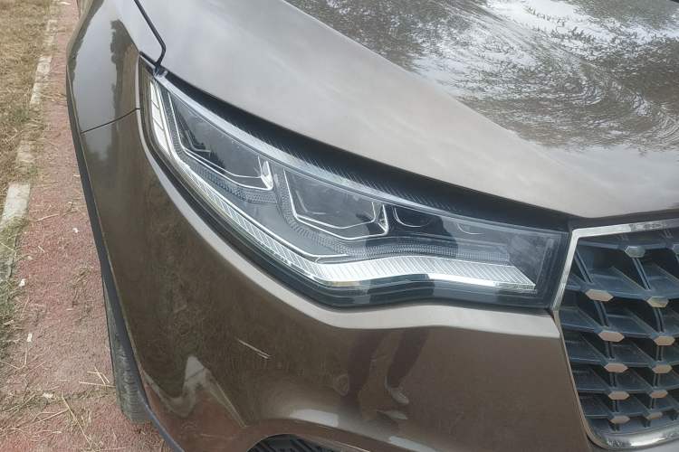 Used Zotye T800 2018 2.0T Automatic Prestige Smart Connectivity 7-Seater Right Front Headlight