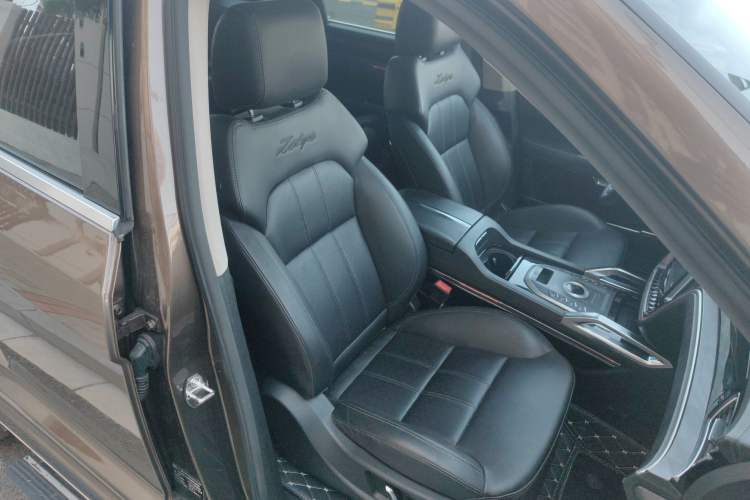 Used Zotye T800 2018 2.0T Automatic Prestige Smart Connectivity 7-Seater Right Front Seat