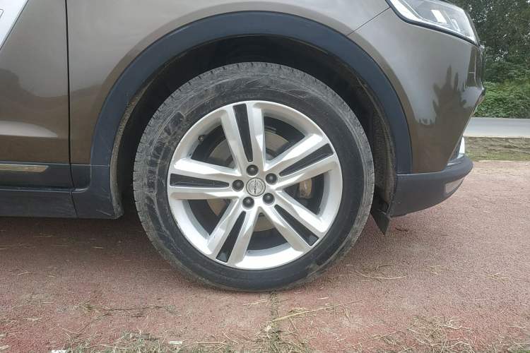 Used Zotye T800 2018 2.0T Automatic Prestige Smart Connectivity 7-Seater Right Front Wheel Hub