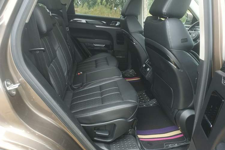 Used Zotye T800 2018 2.0T Automatic Prestige Smart Connectivity 7-Seater Right Rear Seat