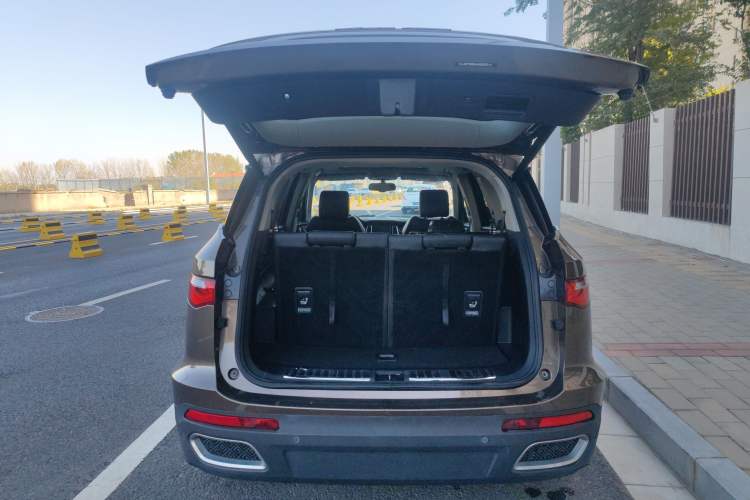 Used Zotye T800 2018 2.0T Automatic Prestige Smart Connectivity 7-Seater Trunk
