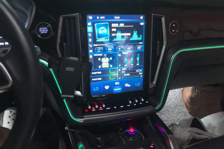 Used Zotye T800 2018 2.0T Automatic Prestige Smart Connectivity 7-Seater Audio And AC Panel