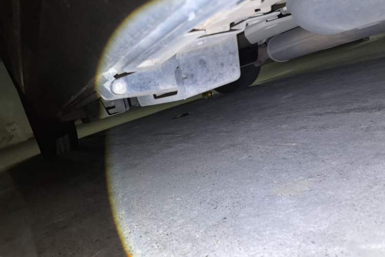 Used Zotye T800 2018 2.0T Automatic Prestige Smart Connectivity 7-Seater Chassis Rear Left