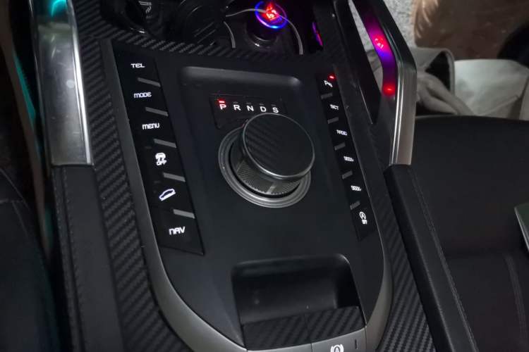 Used Zotye T800 2018 2.0T Automatic Prestige Smart Connectivity 7-Seater Gear Lever