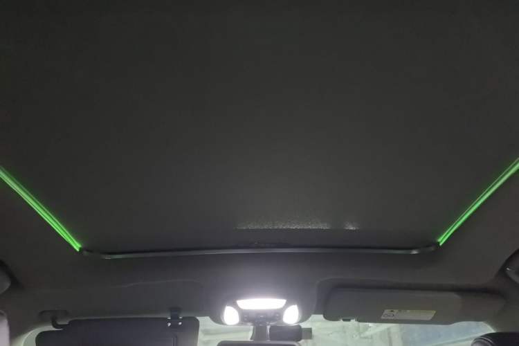 Used Zotye T800 2018 2.0T Automatic Prestige Smart Connectivity 7-Seater Headliner
