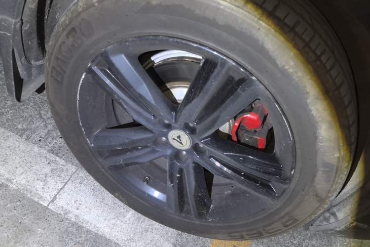 Used Zotye T800 2018 2.0T Automatic Prestige Smart Connectivity 7-Seater Right Front Wheel Hub