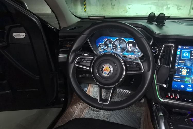 Used Zotye T800 2018 2.0T Automatic Prestige Smart Connectivity 7-Seater Steering Wheel