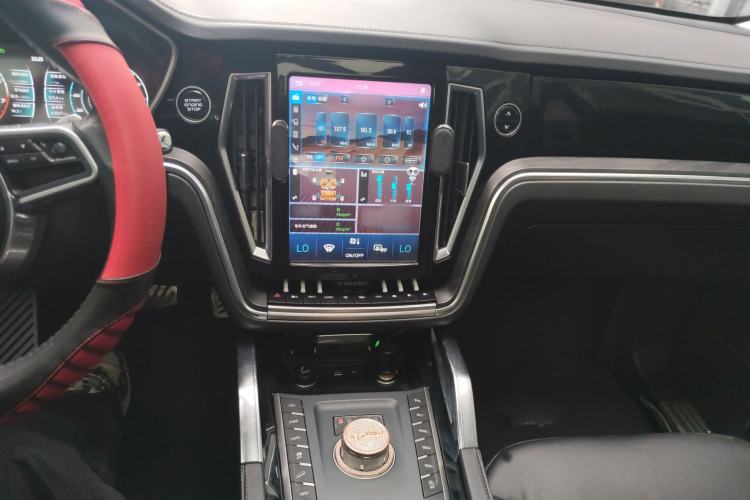 Used Zotye T800 2018 2.0T Automatic Prestige Smart Connectivity 7-Seater Audio And AC Panel