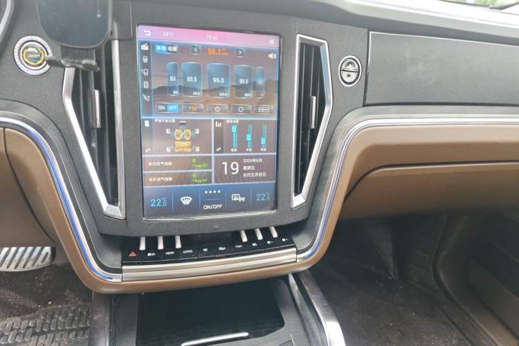 Used Zotye T800 2018 2.0T Automatic Luxury Connected 7-Seater Audio And AC Panel