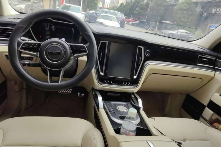 Used Zotye T800 2018 2.0T Automatic Luxury Connected 7-Seater Center Console