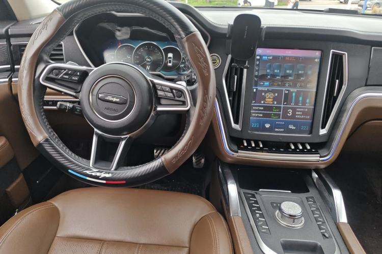 Used Zotye T800 2018 2.0T Automatic Luxury Connected 7-Seater Center Console