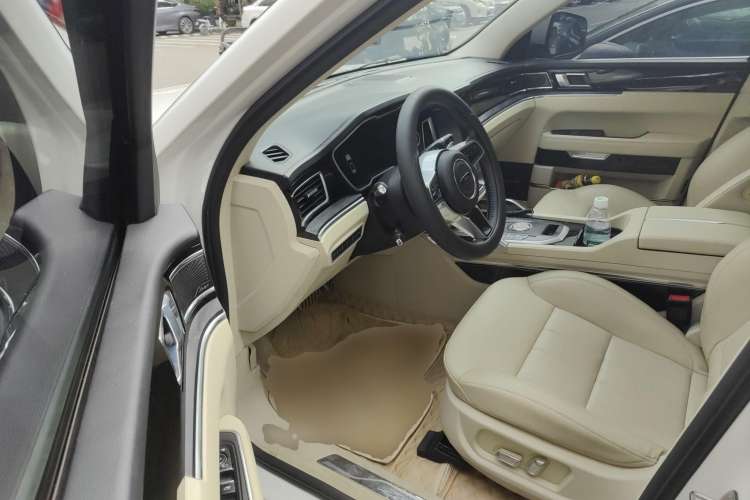Used Zotye T800 2018 2.0T Automatic Luxury Connected 7-Seater Driver Seat