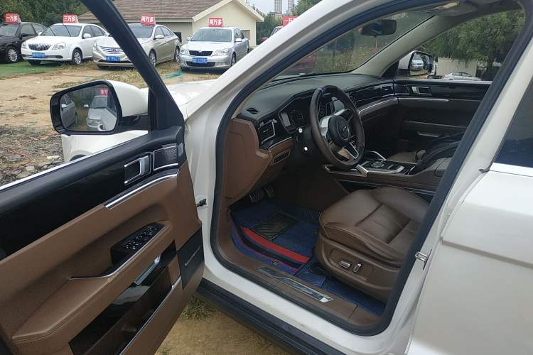 Used Zotye T800 2018 2.0T Automatic Luxury Connected 7-Seater Driver Seat