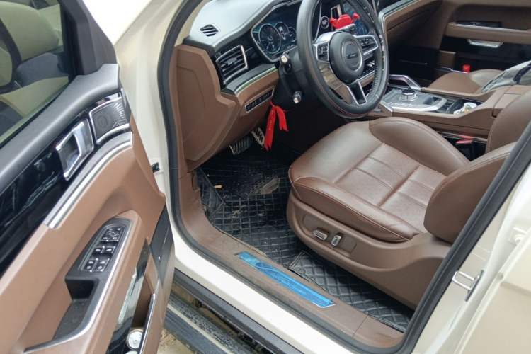 Used Zotye T800 2018 2.0T Automatic Prestige Smart Connectivity 7-Seater Driver Seat