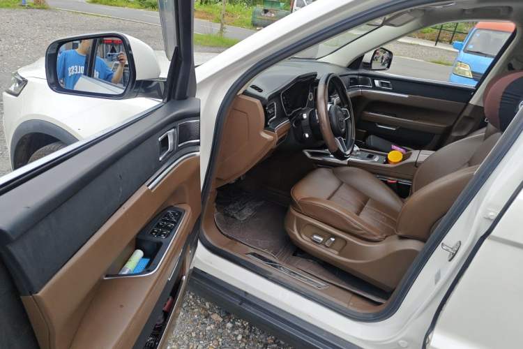 Used Zotye T800 2018 2.0T Automatic Luxury Connected 7-Seater Driver Seat