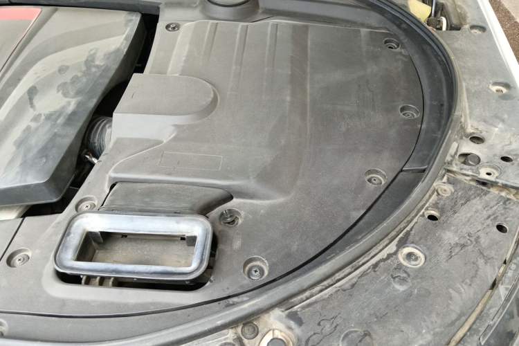 Used Zotye T800 2018 2.0T Automatic Prestige Smart Connectivity 7-Seater Engine Bay Left