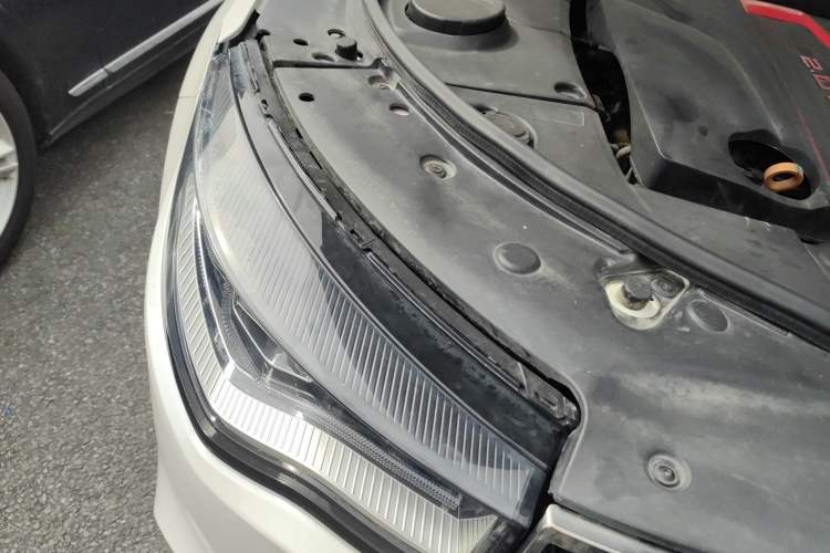 Used Zotye T800 2018 2.0T Automatic Luxury Connected 7-Seater Engine Bay Right